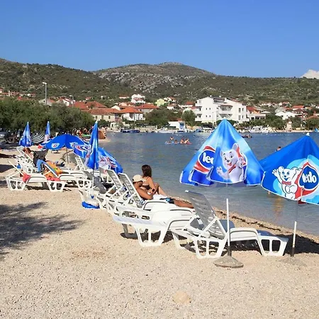 Seaside House Vinisce, Trogir - 12066 Holiday home Vinisce